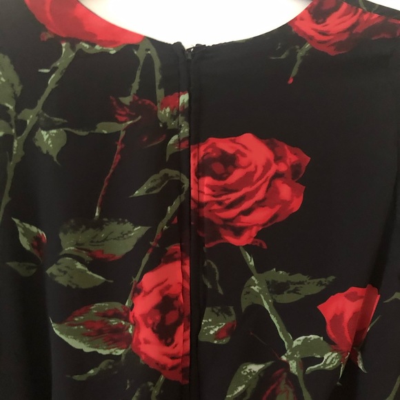 Bell sleeve rose romper Size S - Picture 4 of 4